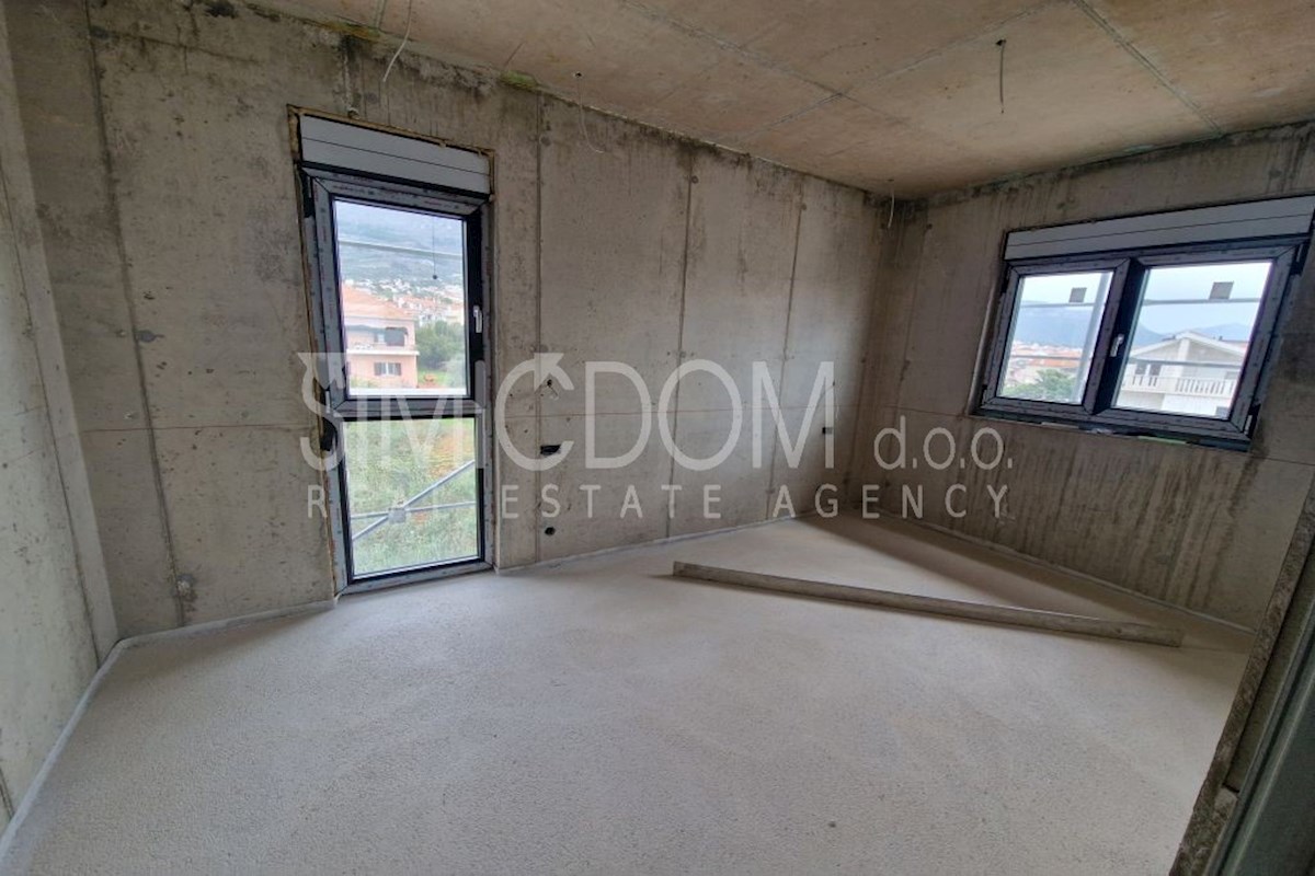 Luksuzni penthouse blizu morja, Kaštel Kambelovac