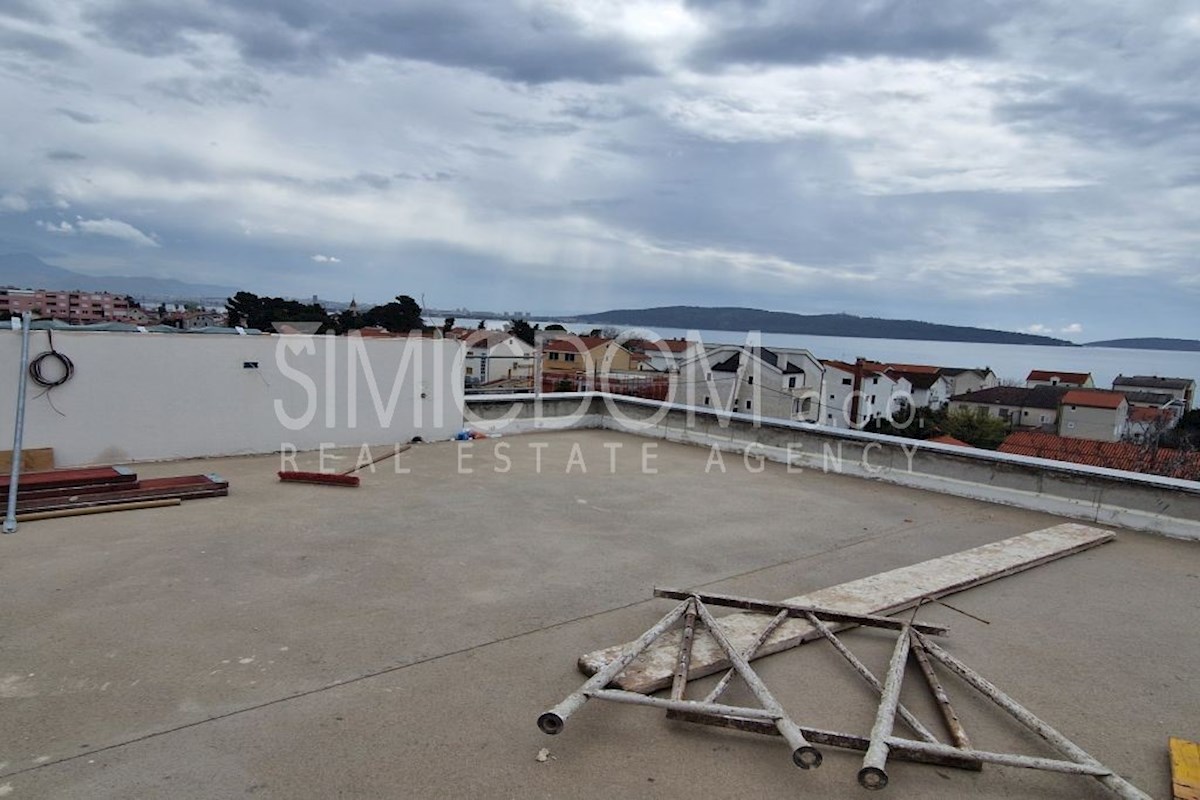 Luksuzni penthouse blizu morja, Kaštel Kambelovac