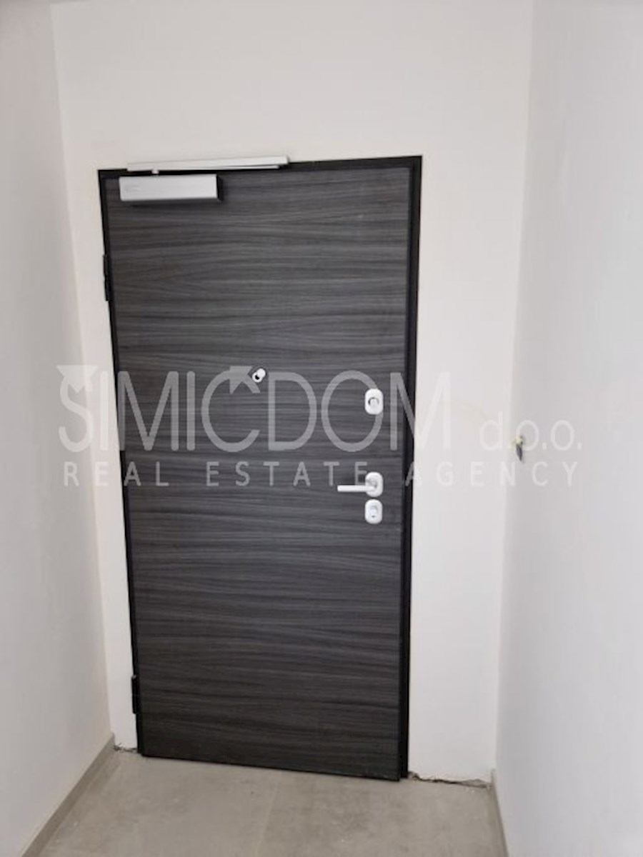 Novo stanovanje z vrtom zelo blizu plaže, Primošten