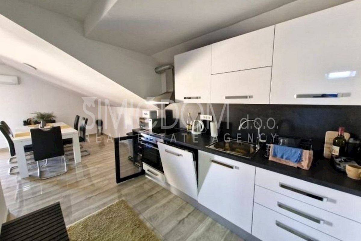 Prostoren apartma blizu morja, Pirovac