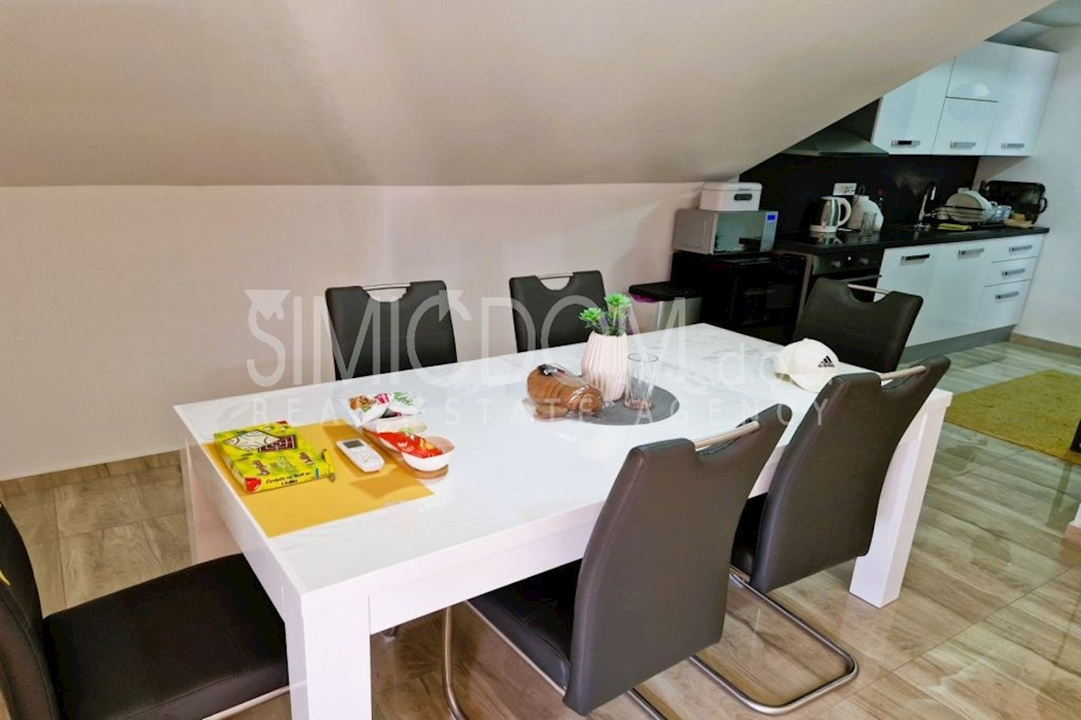 Prostoren apartma blizu morja, Pirovac