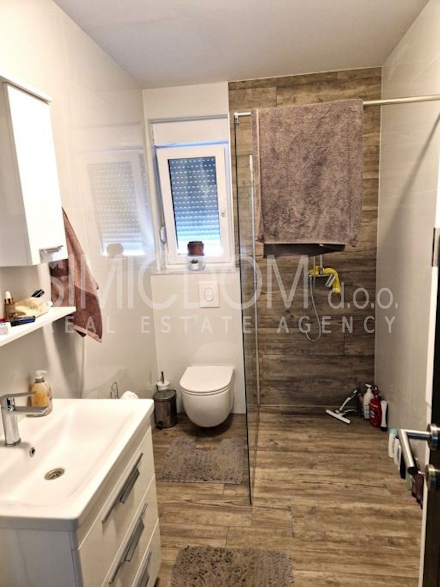 Prostoren apartma blizu morja, Pirovac