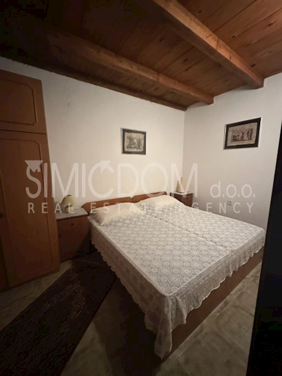 Samostojna hiša v bližini morja, Lokva Rogoznica