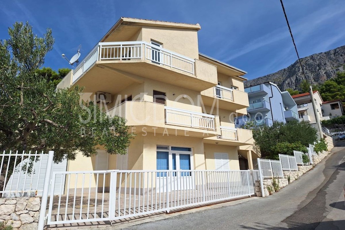 Samostojna hiša v bližini morja, Lokva Rogoznica (Ruskamen)