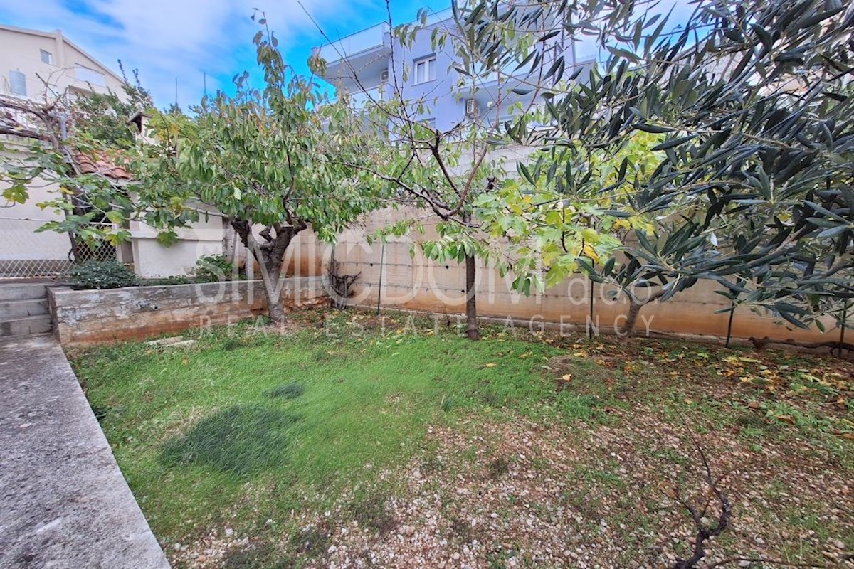 Samostojna hiša v bližini morja, Lokva Rogoznica (Ruskamen)