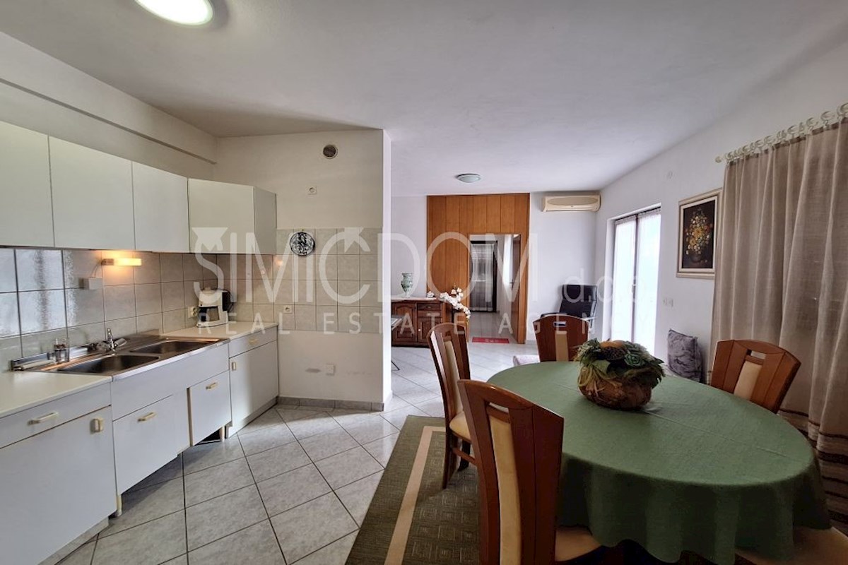 Samostojna hiša v bližini morja, Lokva Rogoznica (Ruskamen)