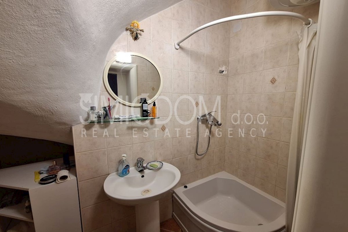 Samostojna hiša v bližini morja, Lokva Rogoznica (Ruskamen)