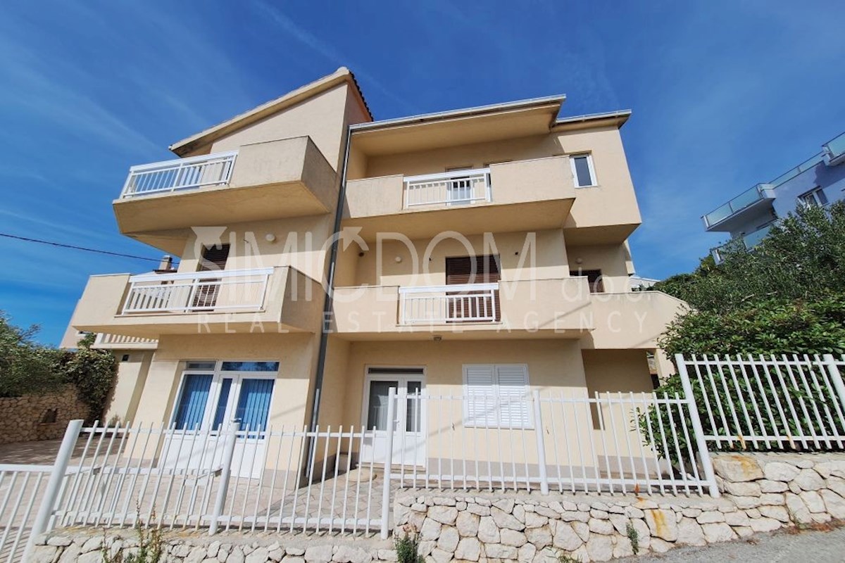 Samostojna hiša v bližini morja, Lokva Rogoznica (Ruskamen)