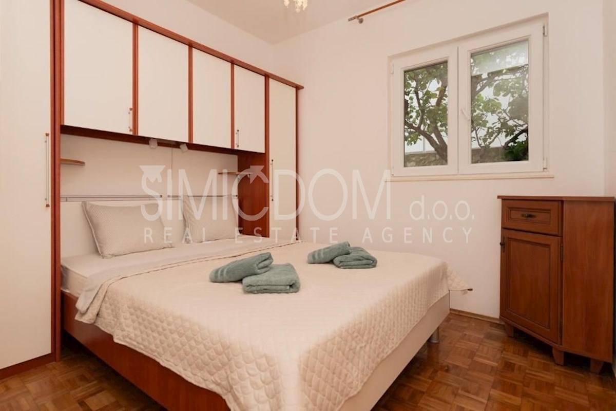 Hiša z dvema apartmajema in razgledom, Ražanj