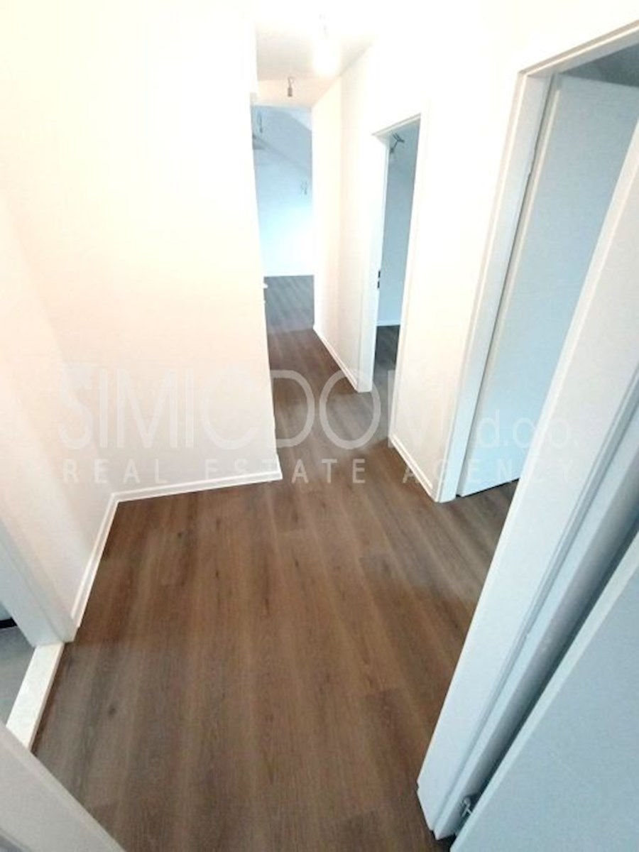 Prenovljeno trisobno stanovanje, Split