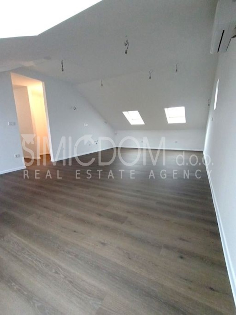 Prenovljeno trisobno stanovanje, Split