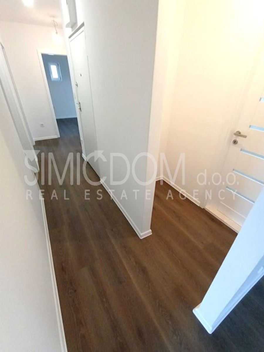 Prenovljeno trisobno stanovanje, Split