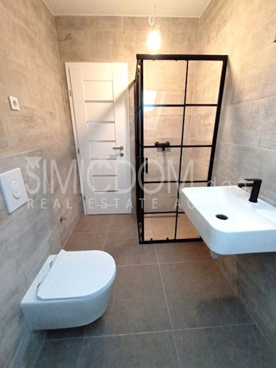 Prenovljeno trisobno stanovanje, Split