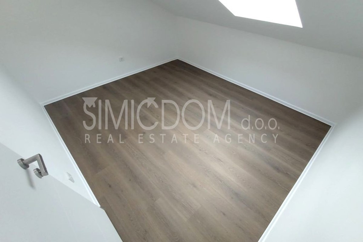 Prenovljeno trisobno stanovanje, Split