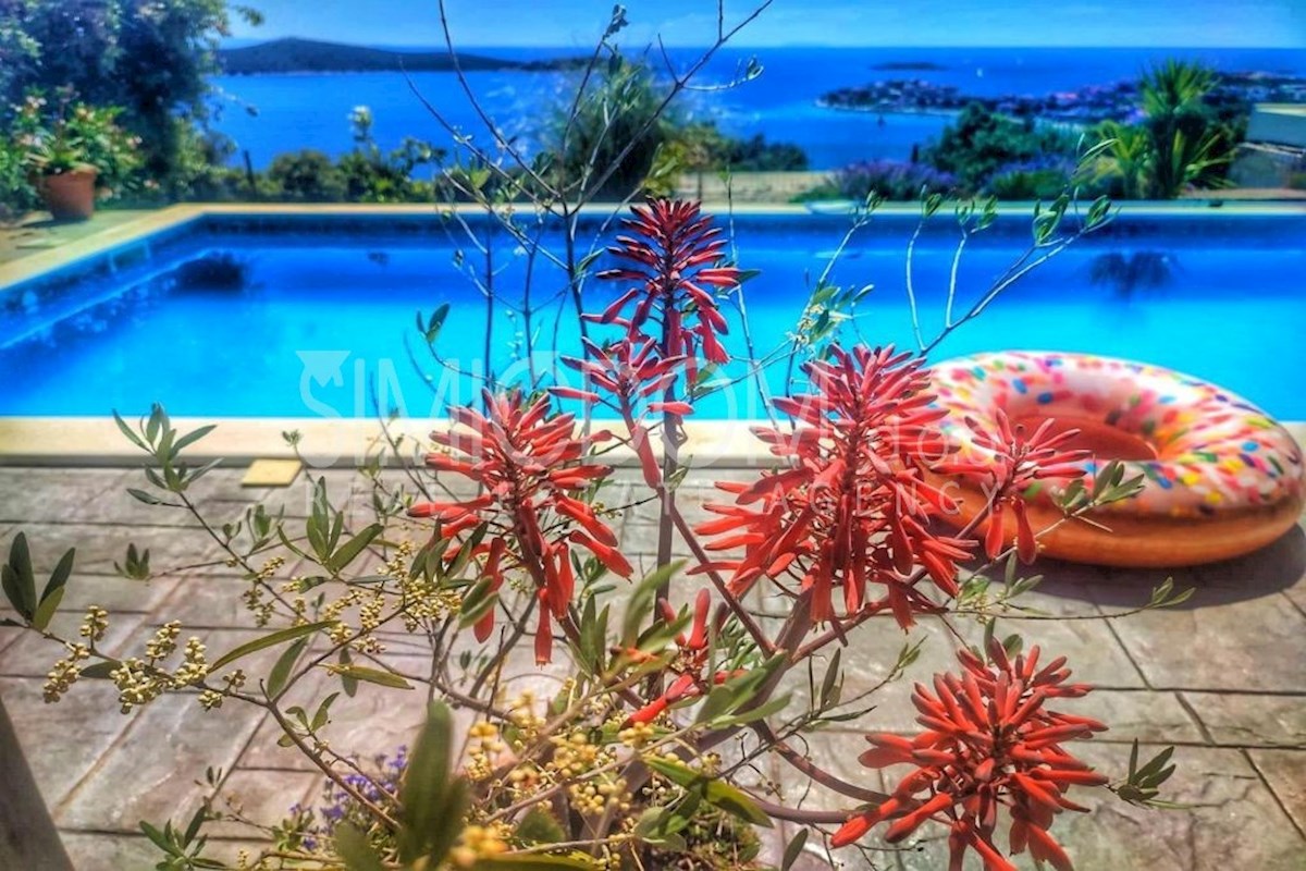 Hiša z odprtim pogledom na morje, Sevid