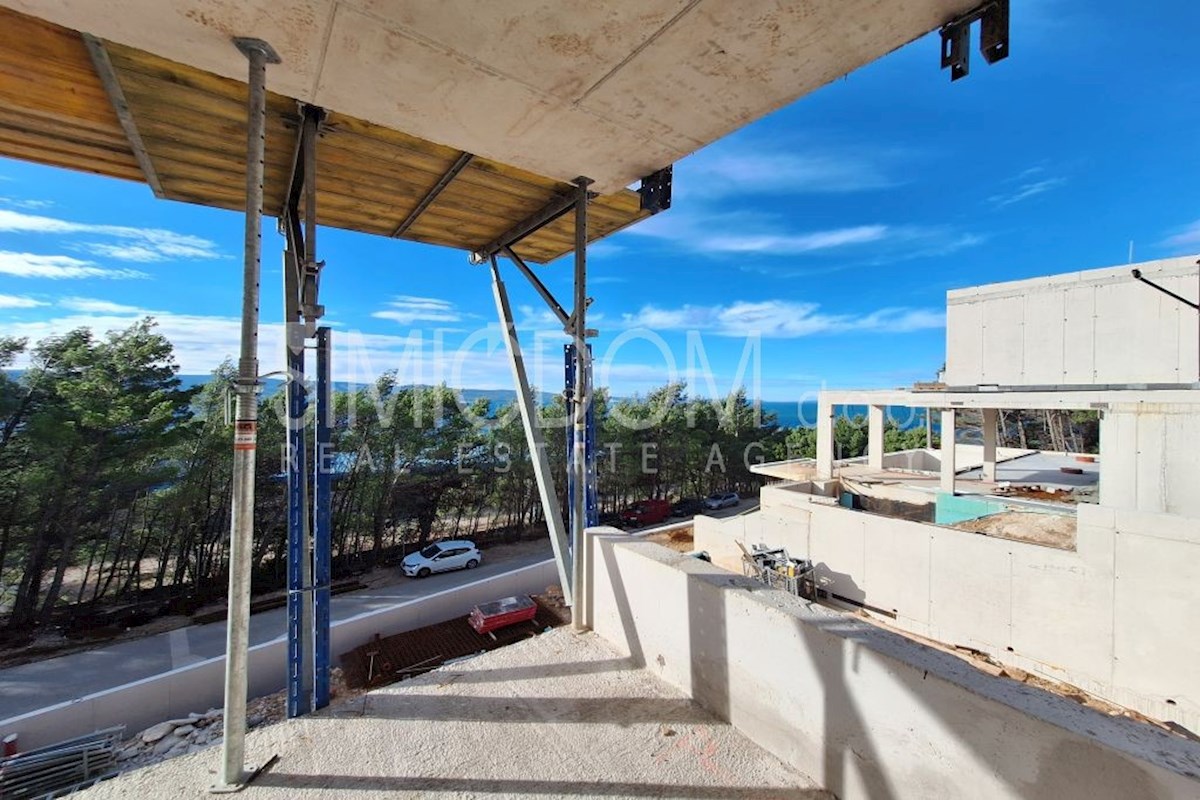 Stanovanje s pogledom na morje, Omiš