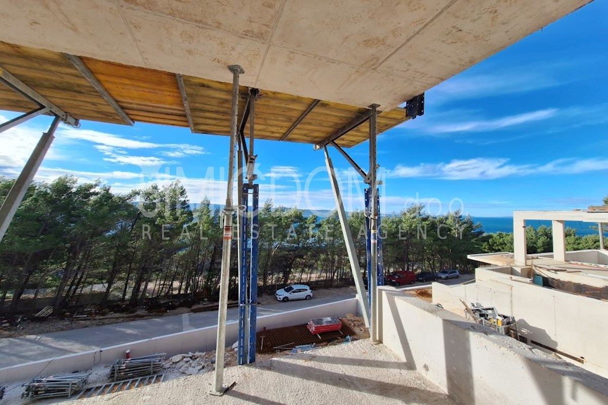 Stanovanje s pogledom na morje, Omiš