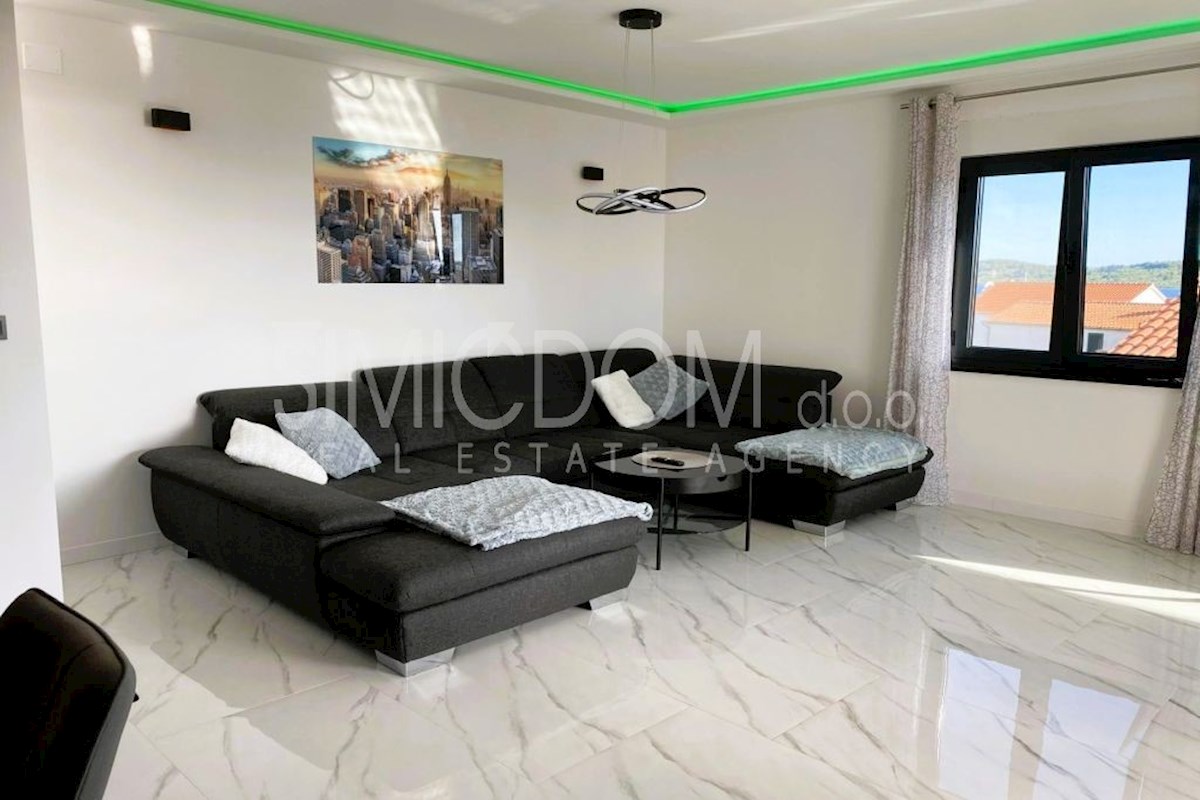 Penthouse apartma 50m od plaže, Srima