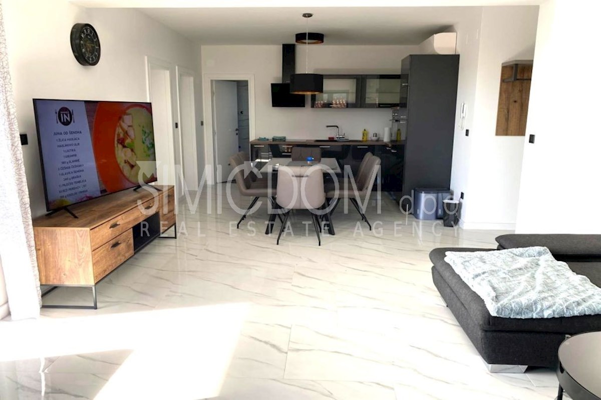 Penthouse apartma 50m od plaže, Srima