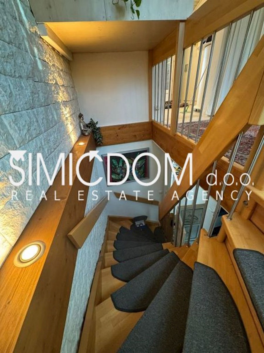 Kamnita hiša v dobrem stanju, naprodaj, Supetar