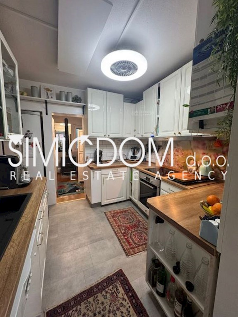 Kamnita hiša v dobrem stanju, naprodaj, Supetar