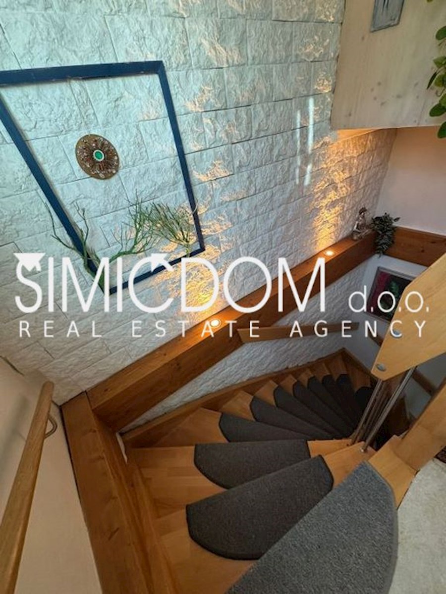 Kamnita hiša v dobrem stanju, naprodaj, Supetar