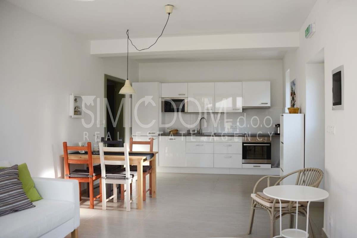 Apartma z vrtom blizu morja, Orebić