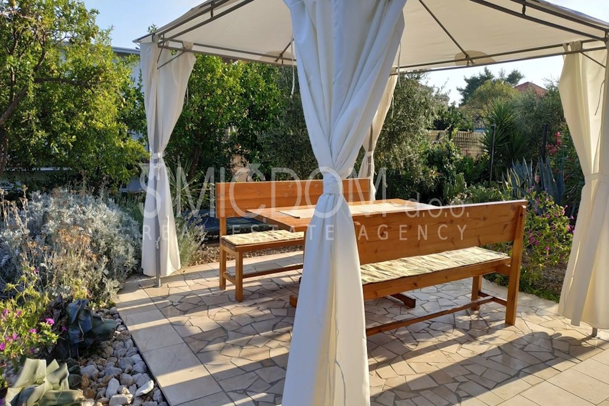 Apartma z vrtom blizu morja, Orebić
