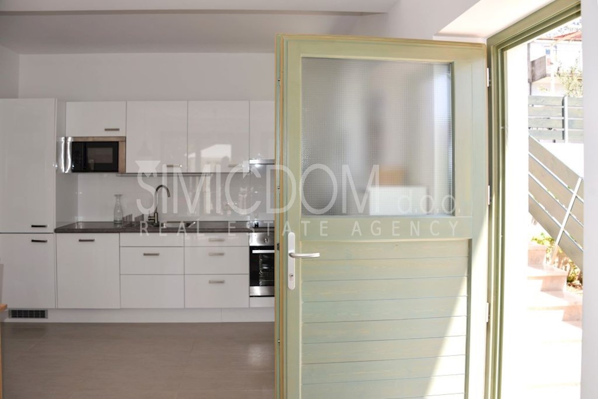 Apartma z vrtom blizu morja, Orebić