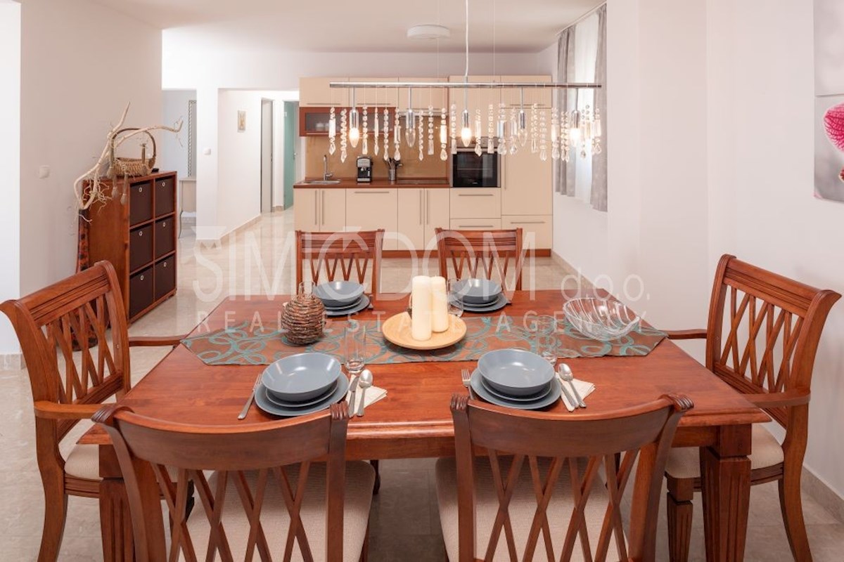 Apartmajska hiša z odprtim pogledom, Omiš