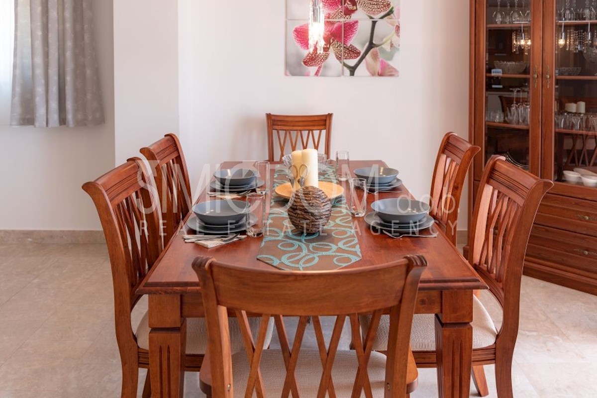 Apartmajska hiša z odprtim pogledom, Omiš