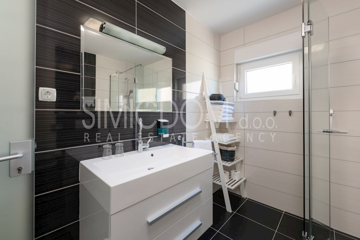 Apartmajska hiša z odprtim pogledom, Omiš