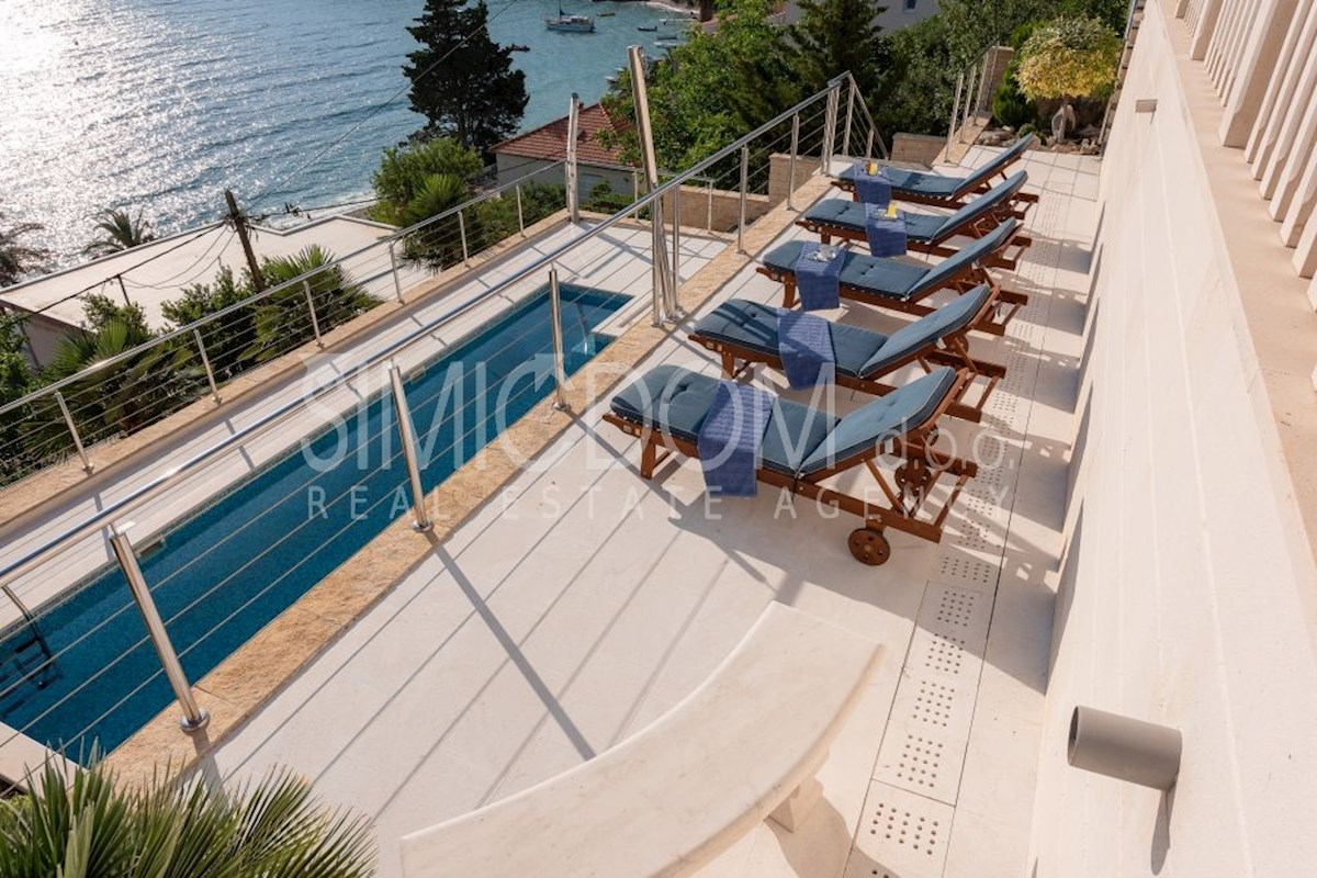 Apartmajska hiša z odprtim pogledom, Omiš