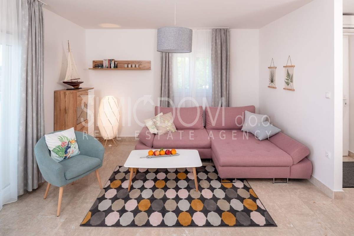 Apartmajska hiša z odprtim pogledom, Omiš