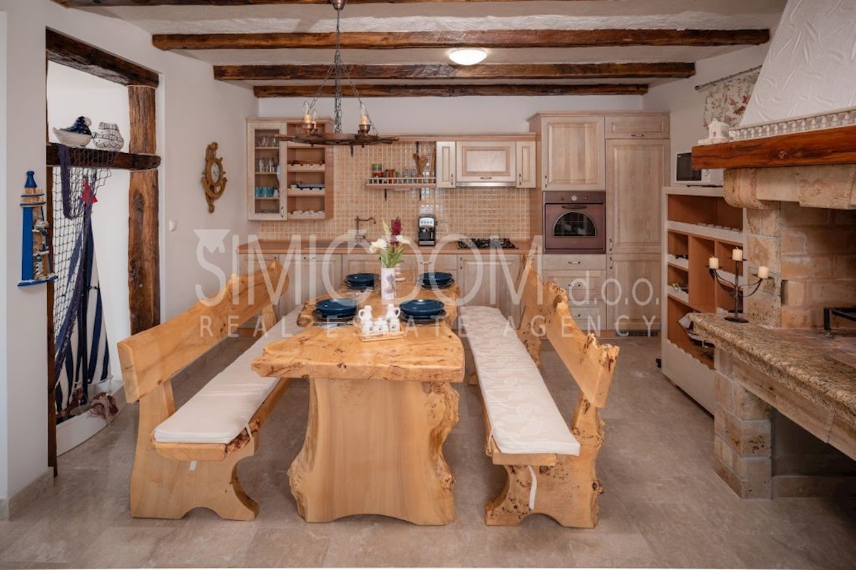 Apartmajska hiša z odprtim pogledom, Omiš