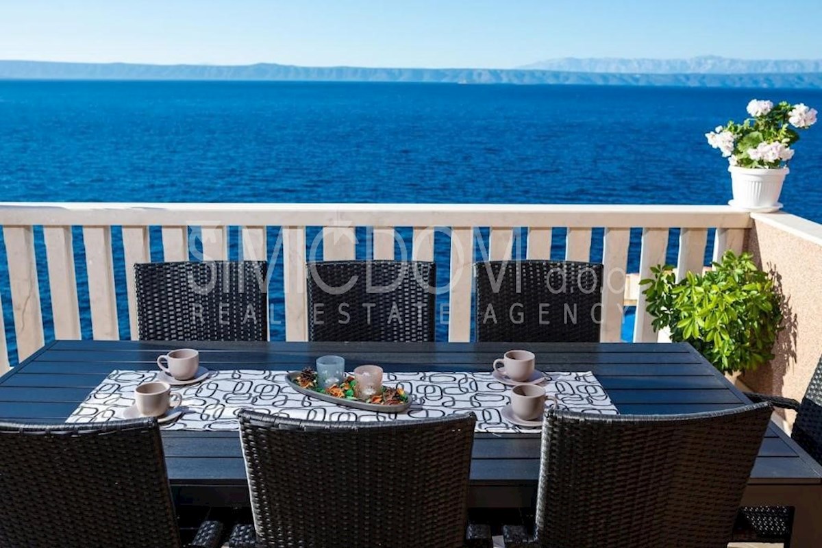 Kuća s bazenom prvi red do mora, Korčula