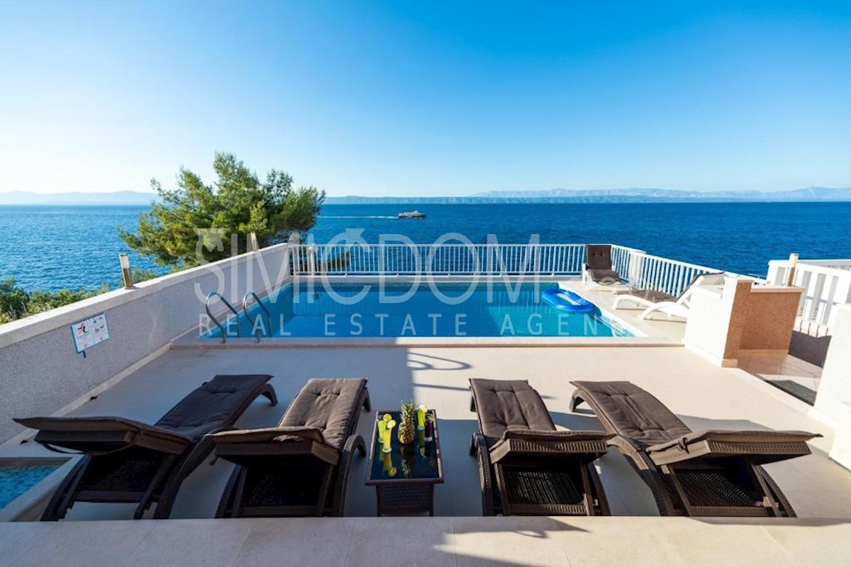 Kuća s bazenom prvi red do mora, Korčula