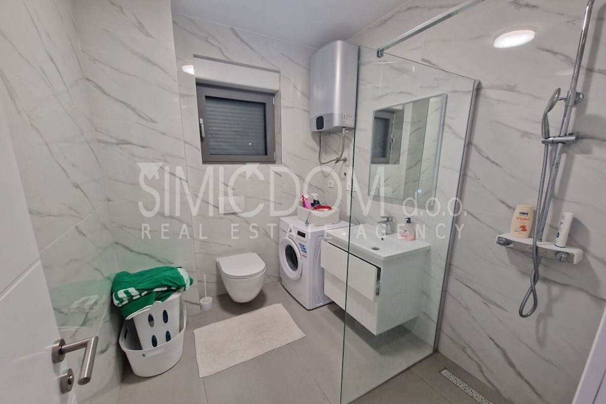 Novo opremljeno stanovanje 130 m od plaže, Žaborić