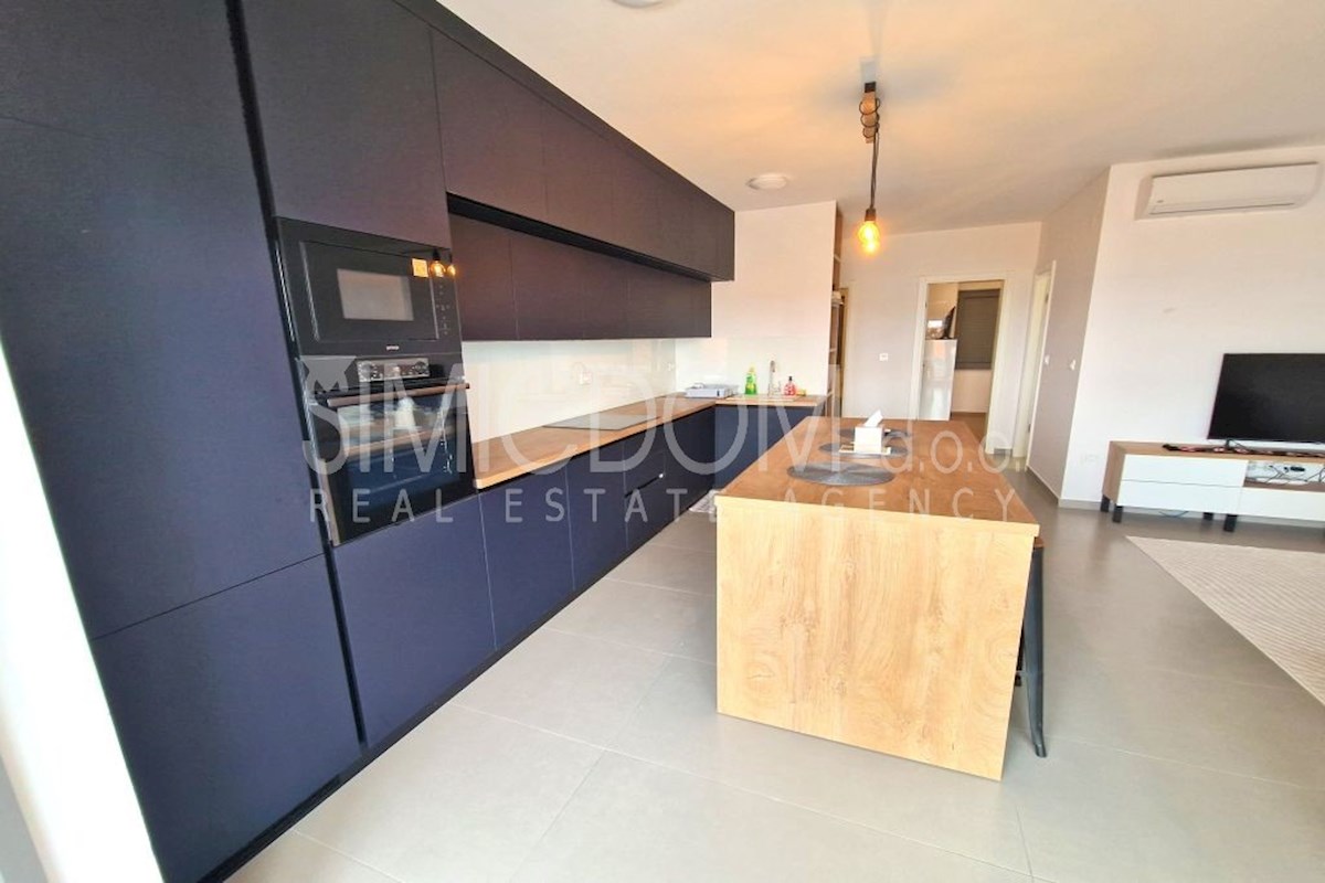 Novo opremljeno stanovanje 130 m od plaže, Žaborić