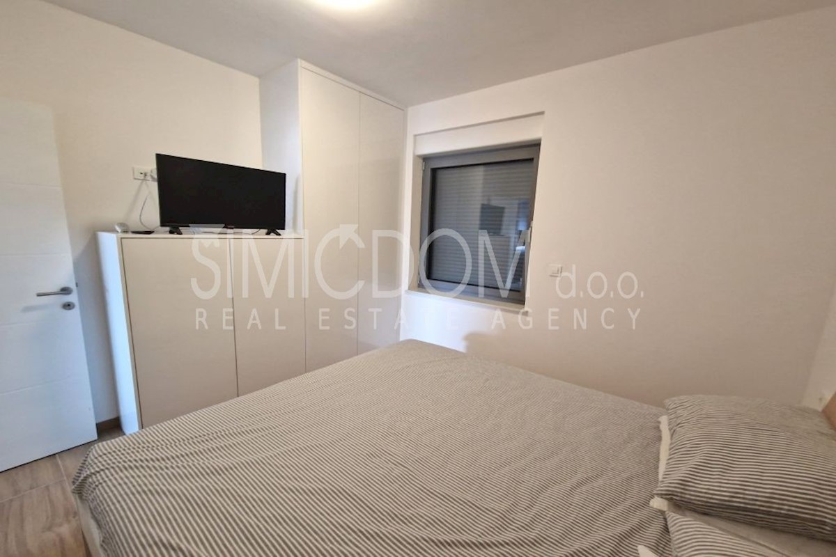 Novo opremljeno stanovanje 130 m od plaže, Žaborić