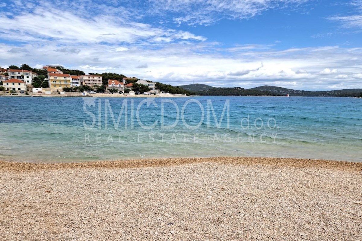 Čudovita hiša v bližini plaže, Murter