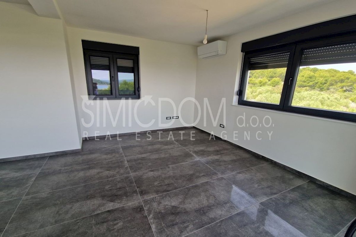 Apartma z razgledom na morje, Murter