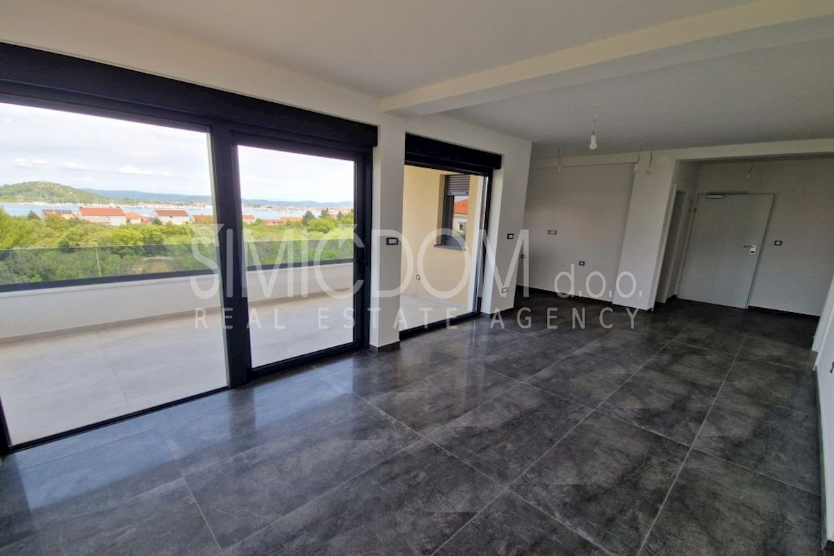 Apartma z razgledom na morje, Murter