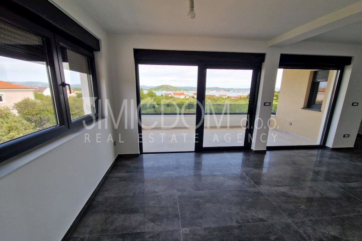 Apartma z razgledom na morje, Murter