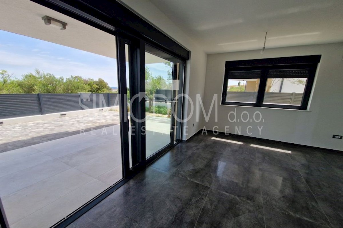 Apartma z velikim vrtom in pogledom na morje, Murter