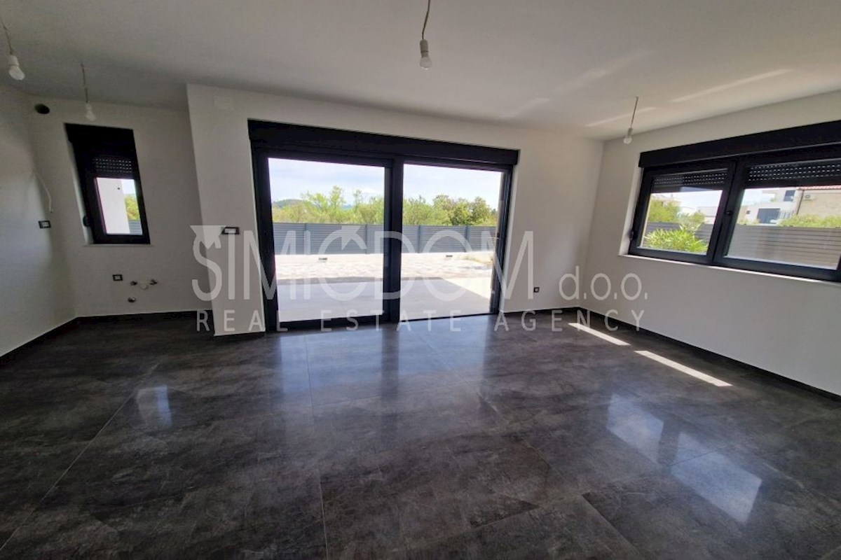 Apartma z velikim vrtom in pogledom na morje, Murter