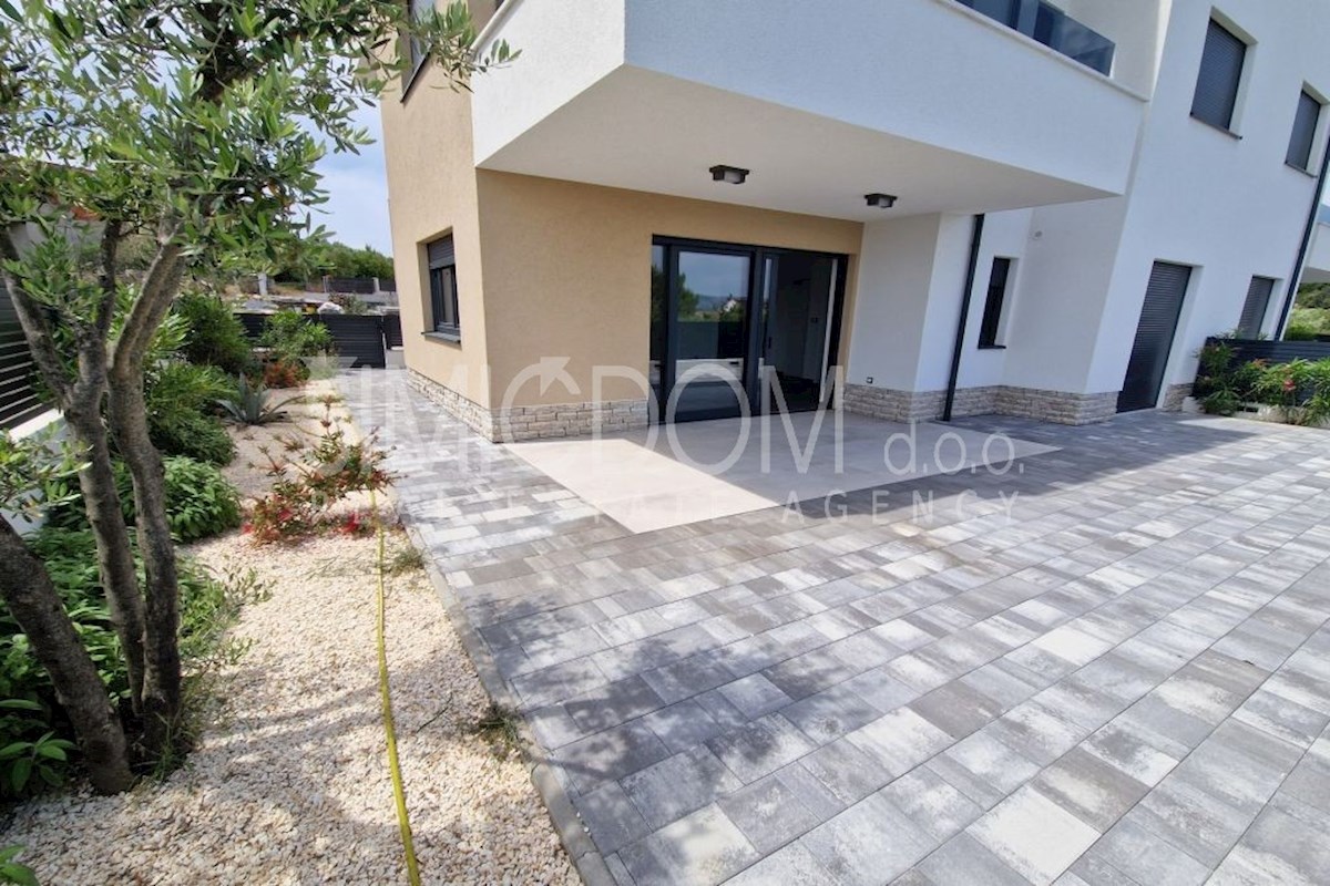Apartma z velikim vrtom in pogledom na morje, Murter