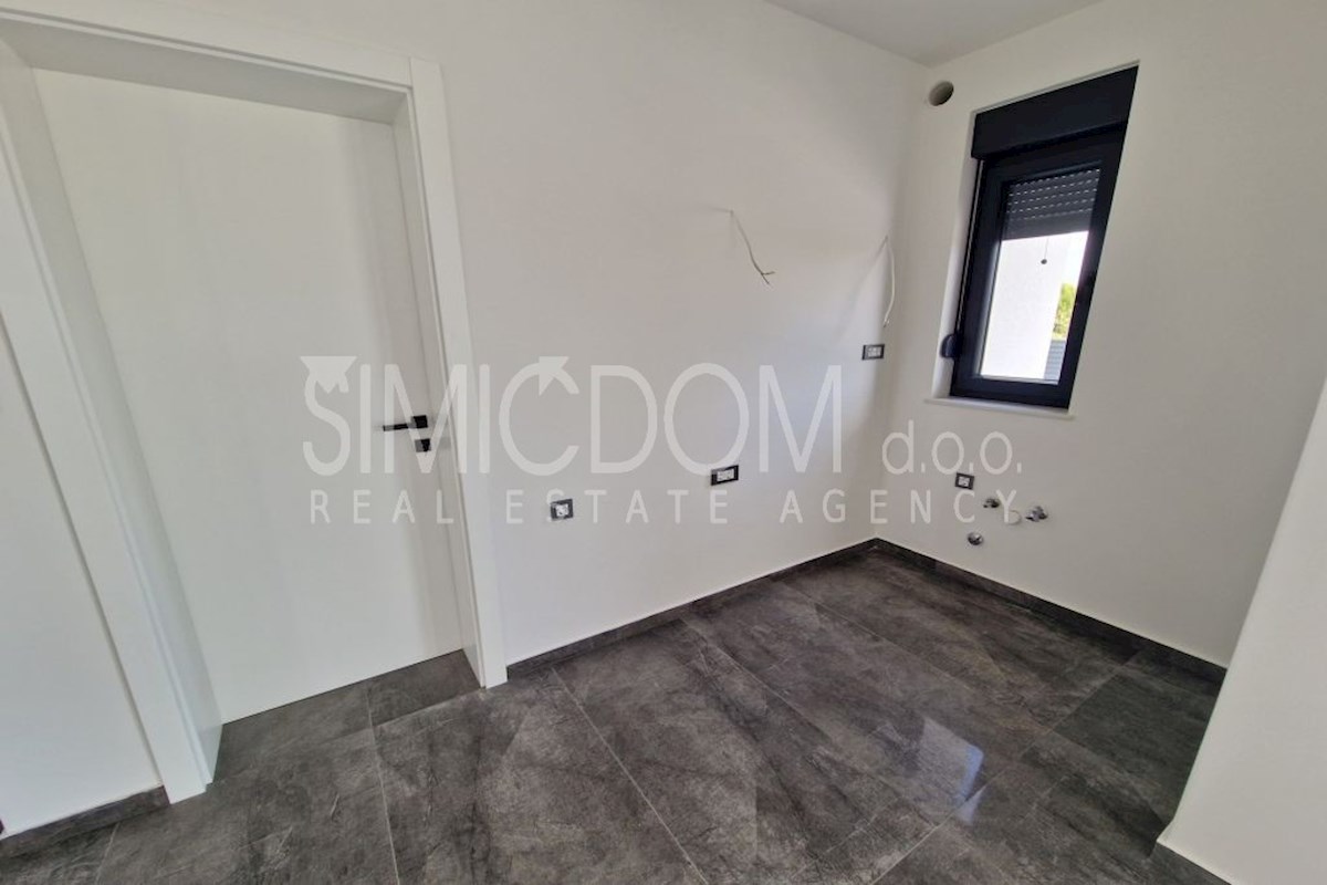 Apartma z velikim vrtom in pogledom na morje, Murter