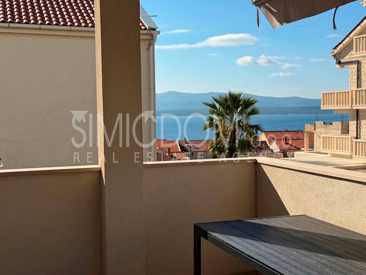 Dvosobno stanovanje z garažo, Brač