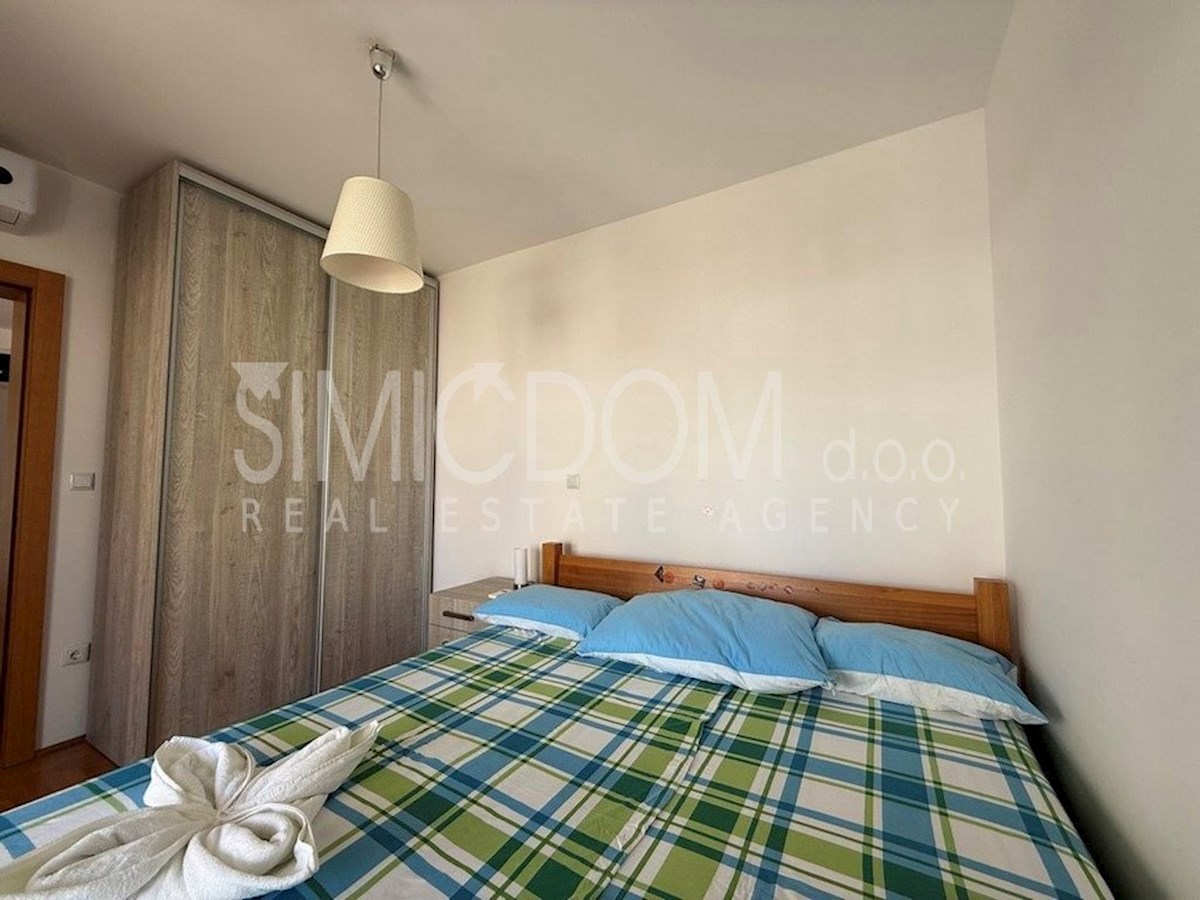 Dvosobno stanovanje z garažo, Brač